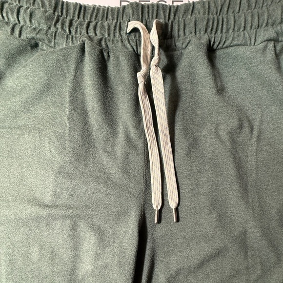 VUORI M Performance Jogger Dark Green - Picture 3 of 6